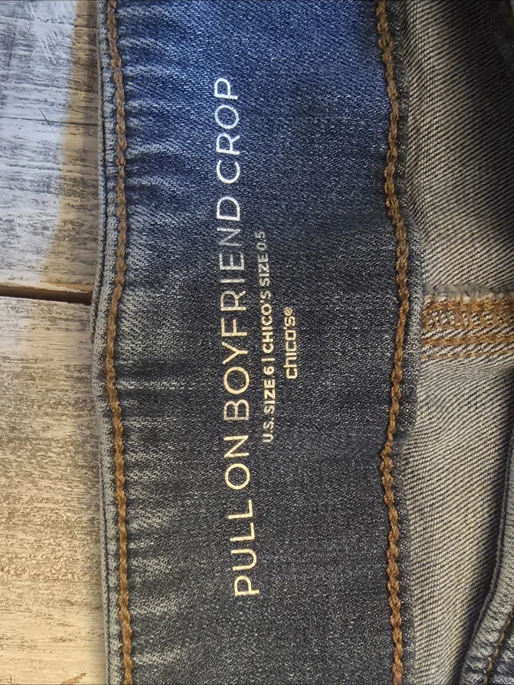 Chico's Pull On Boyfriend Mid-Blue Cropped Straight-Leg Jeans sz 6
